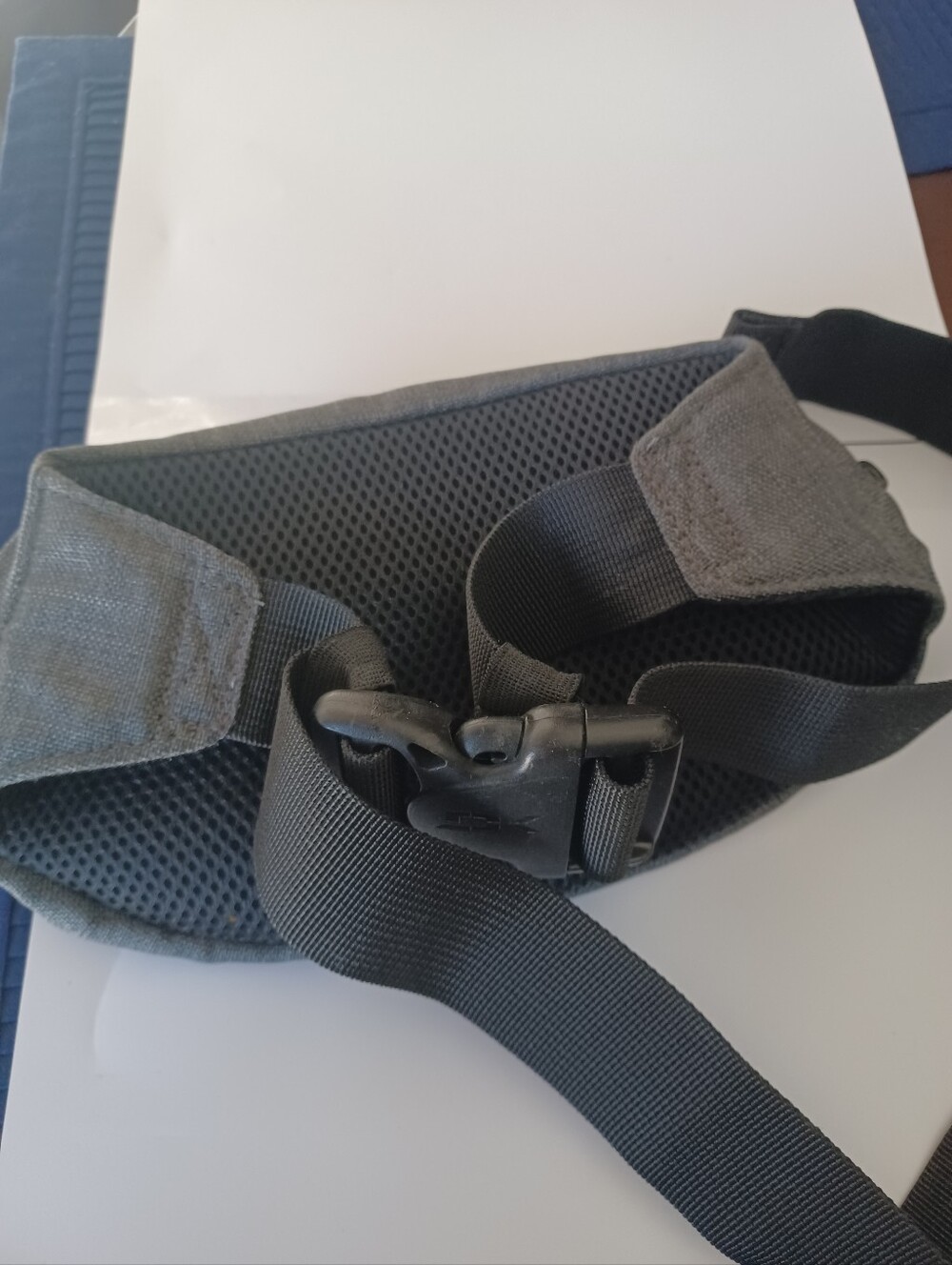 Dakine Charcoal Grey Fanny Pack - Picture 2 of 3